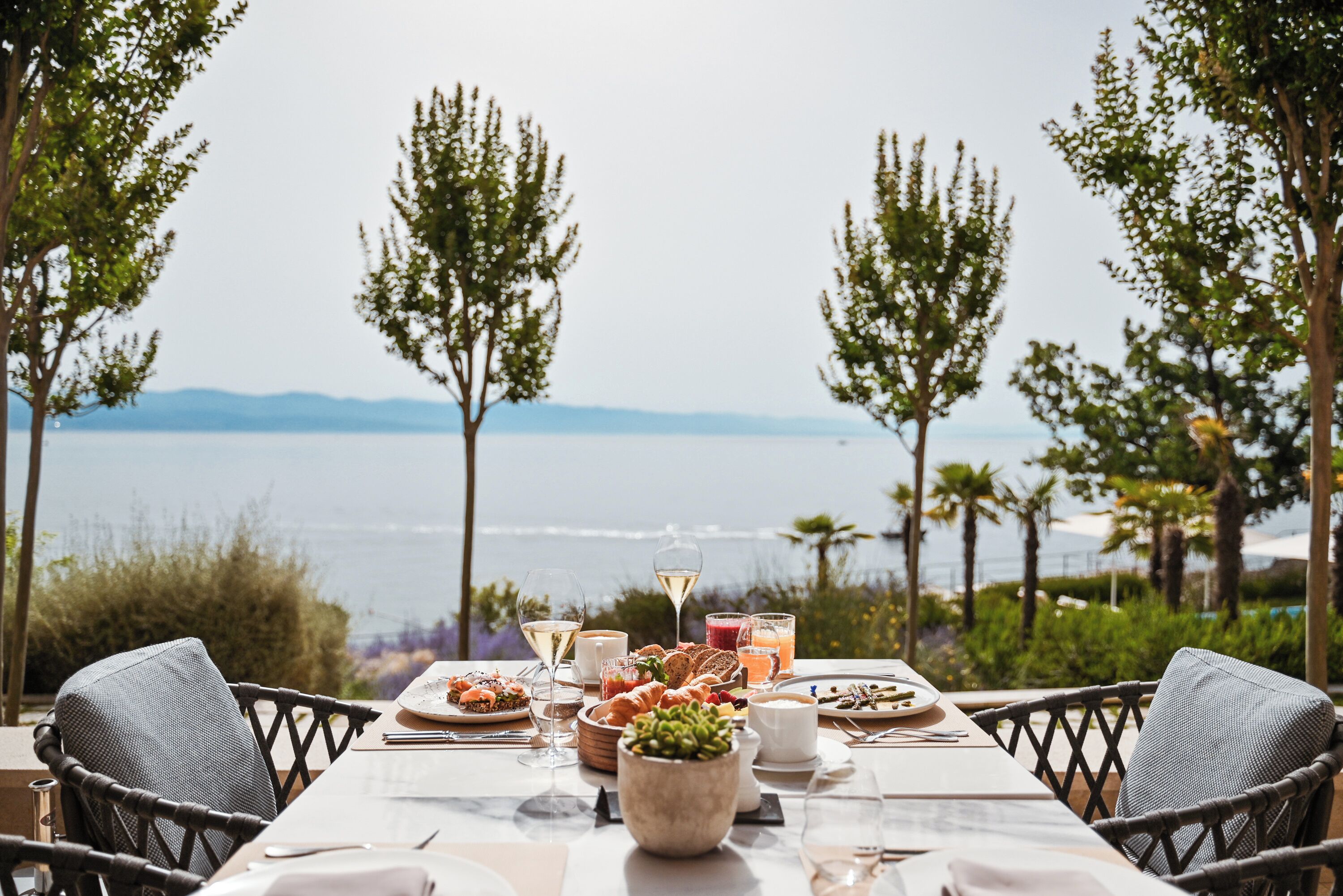 free daily cooked-to-order breakfast