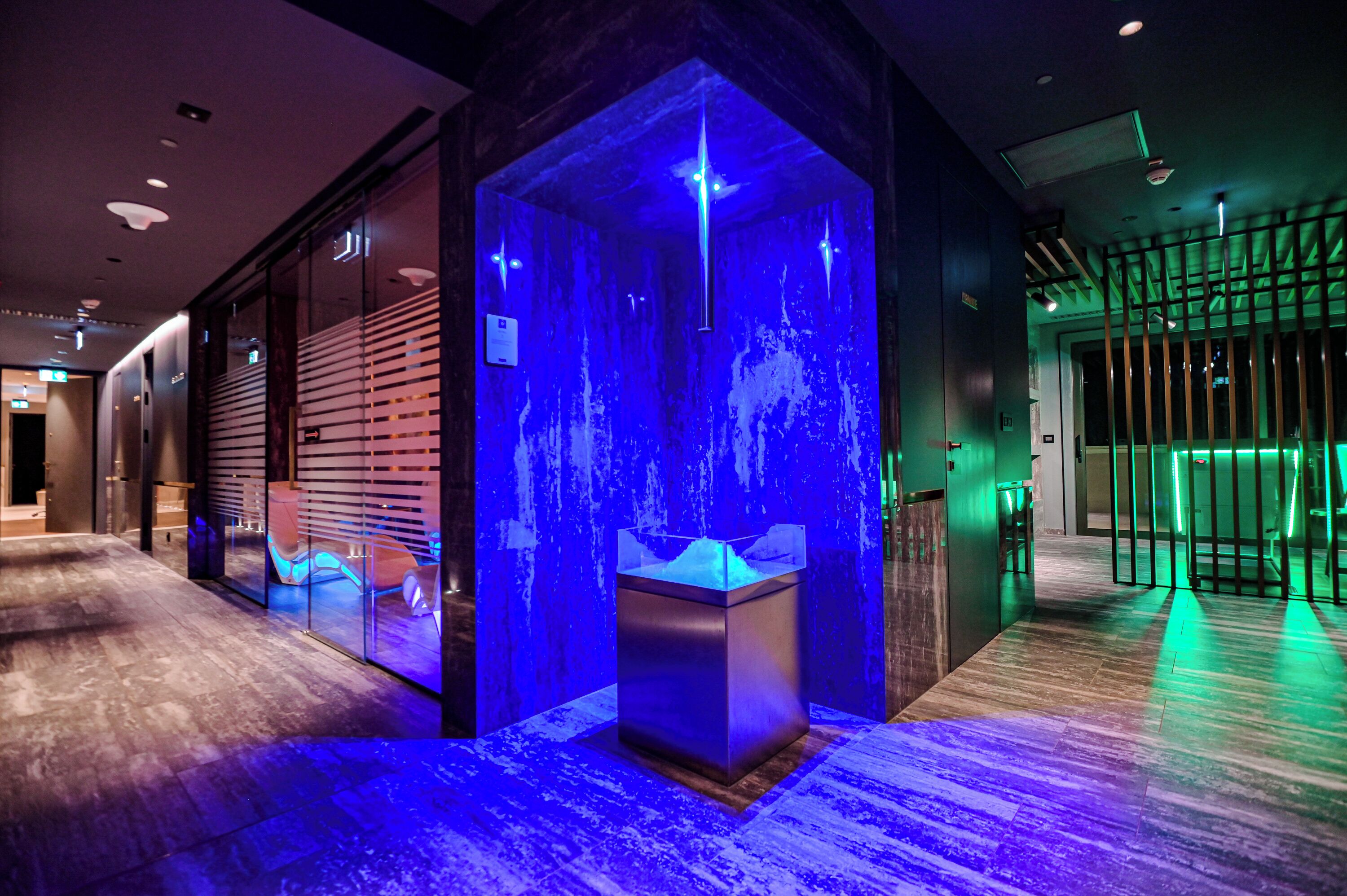 couples treatment room(s), sauna, hot tub, steam room, body treatments