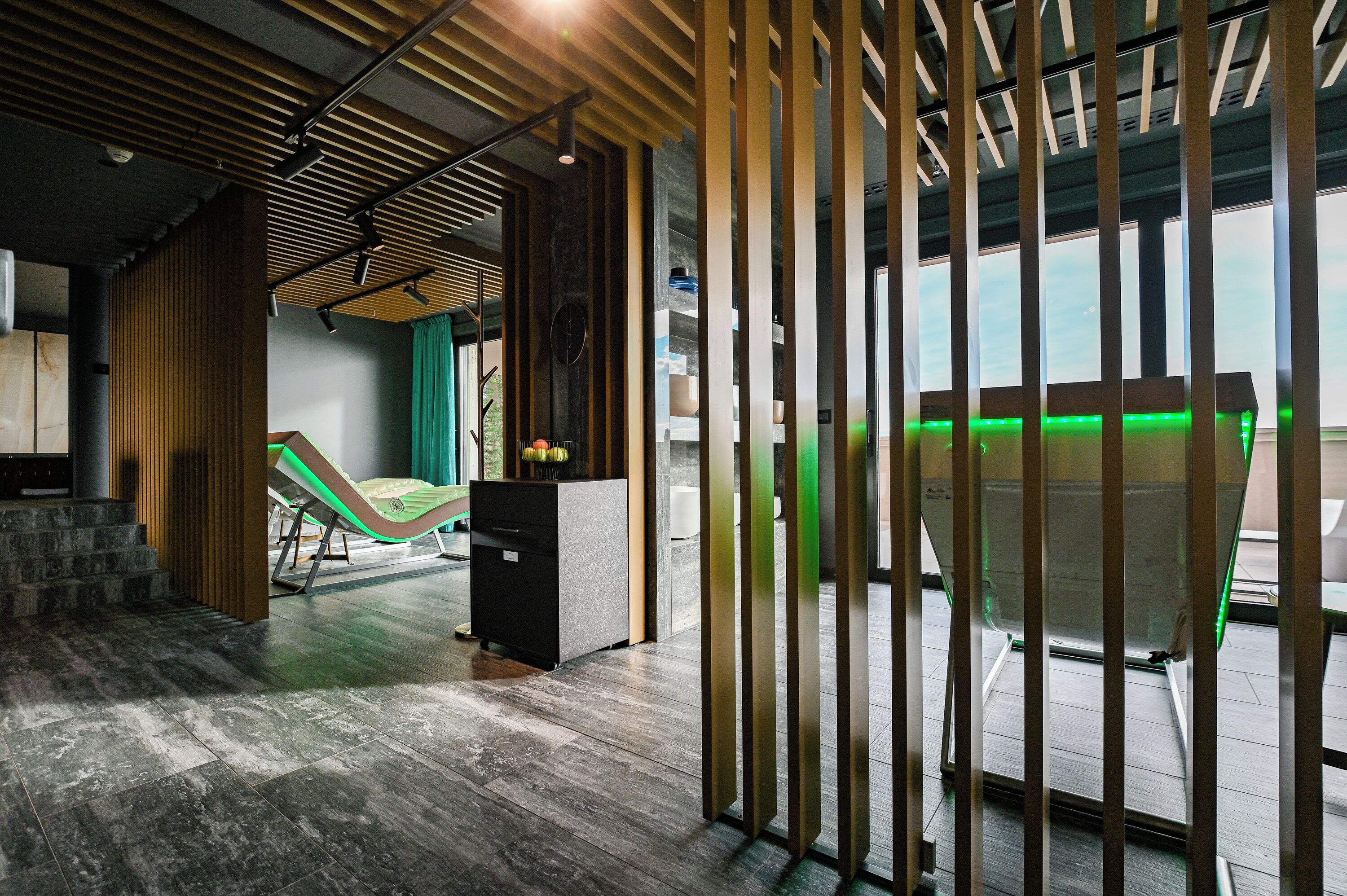 couples treatment room(s), sauna, hot tub, steam room, body treatments