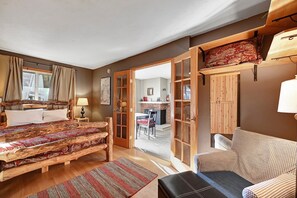 1 bedroom, free WiFi, bed sheets