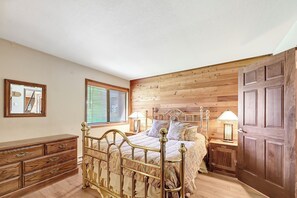 3 bedrooms, memory-foam beds, WiFi, alarm clocks - Snowflower 37:  Near Mammoth Creek & The Snowcreek (Mammoth Lakes)