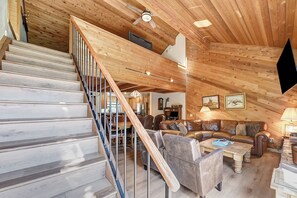 Flat-screen TV, stereo - Snowflower 37:  Near Mammoth Creek & The Snowcreek (Mammoth Lakes)