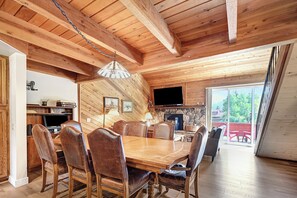 Dining - Snowflower 37:  Near Mammoth Creek & The Snowcreek (Mammoth Lakes)