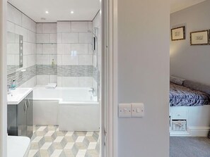 Superior Double Room, Ensuite, Sea View (Admiral Suite) | Bathroom - Ranscombe House (Brixham)