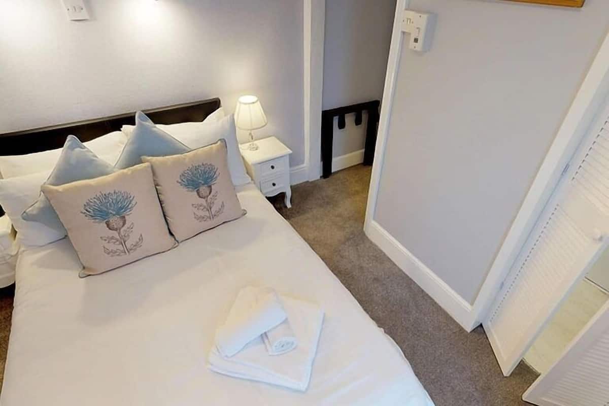 Classic Double Room, Ensuite (Skippers Suite) | 1 bedroom, WiFi