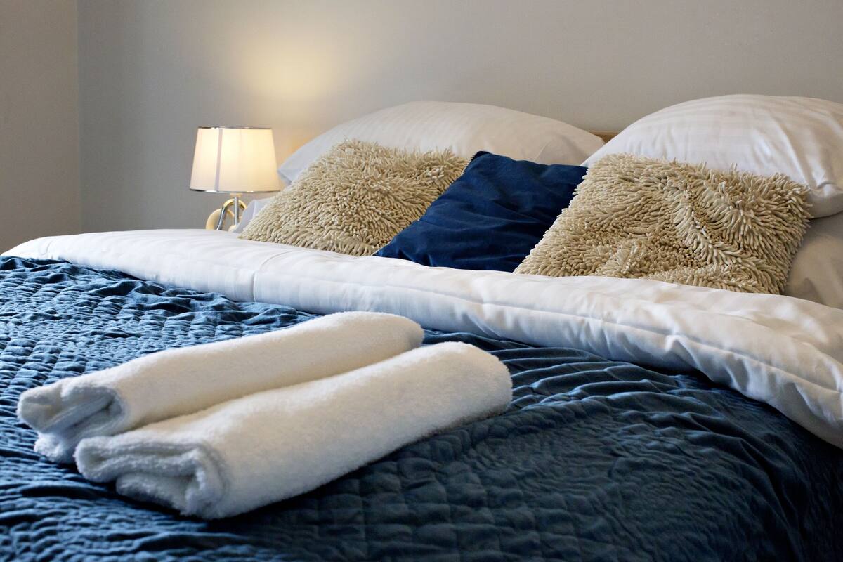 business apartment | iron/ironing board, free wifi, bed sheets