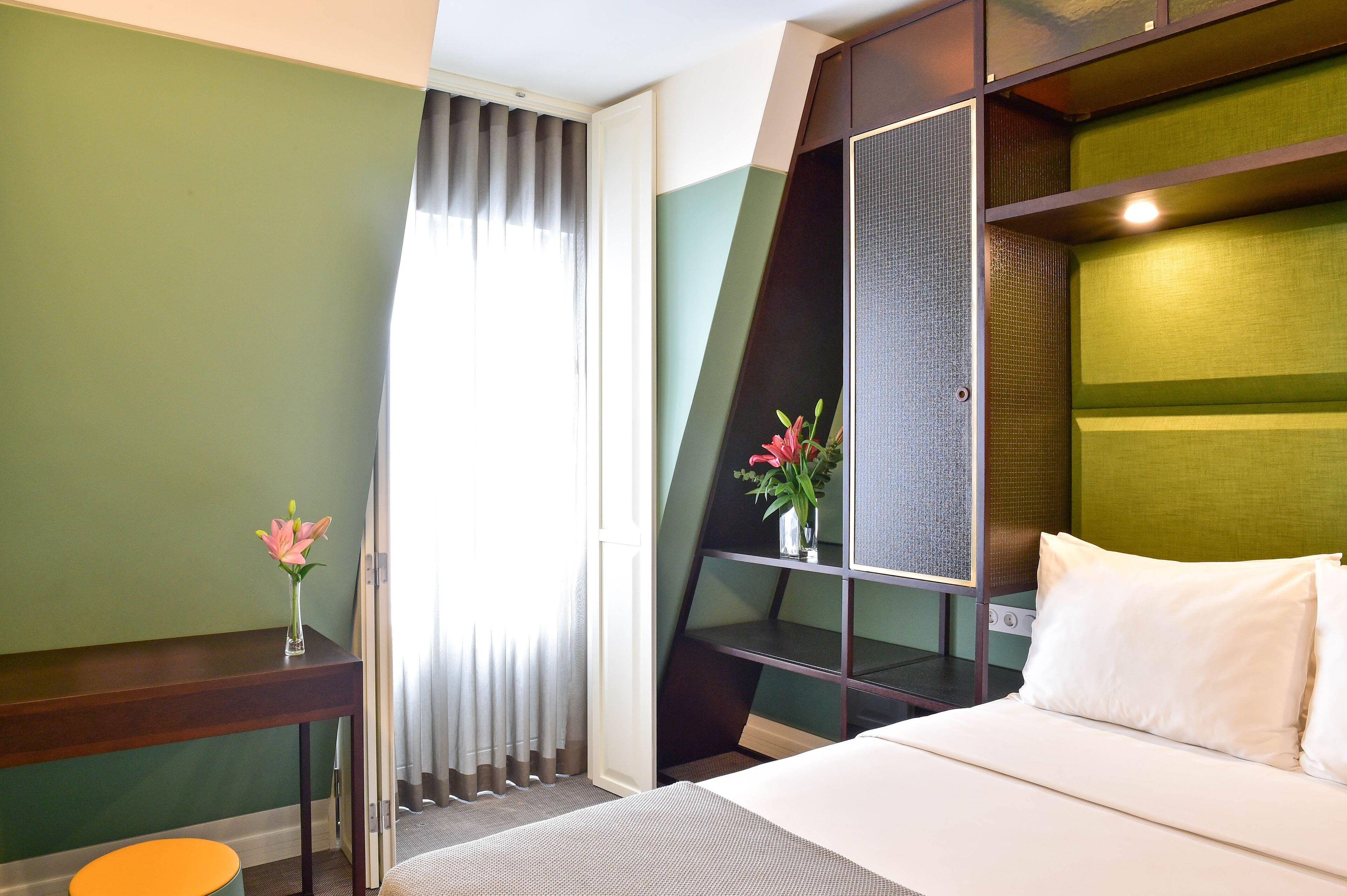 double room | 1 bedroom, minibar, in-room safe, desk