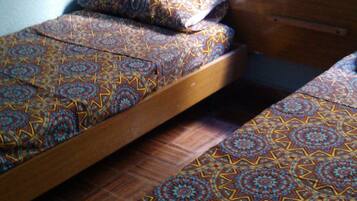 Basic-Doppelzimmer, 2 Einzelbetten, Nichtraucher | Verdunkelungsvorhänge, Bettwäsche