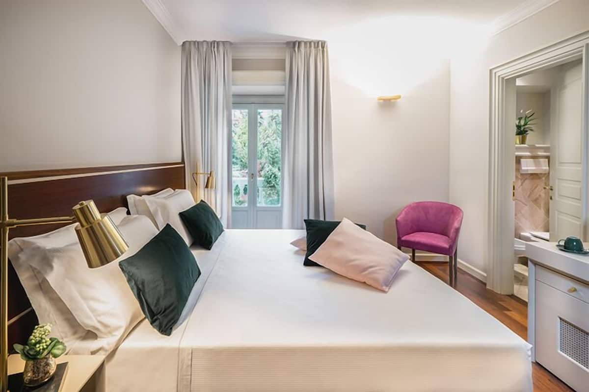 Een minibar, een kluis op de kamer, verduisterende gordijnen