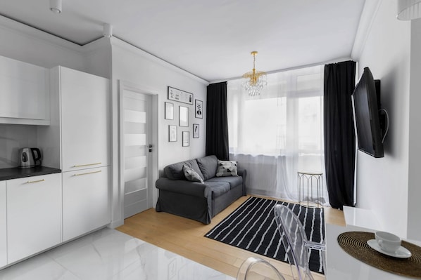 Departamento Confort, vista a la ciudad | Sala de estar | Televisión de pantalla plana, Netflix y servicios de streaming 
