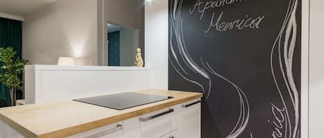 Apartament, 1 llit doble i sofà llit, no fumadors | Cuina privada | Frigorífic, microones, forn i placa de cuina