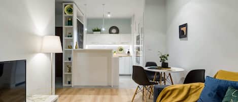 Apartment, 1 Double Bed with Sofa bed, Non Smoking | Living room | Flat-screen TV