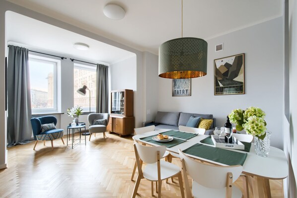 エコノミー アパートメント | リビング エリア | 薄型テレビ