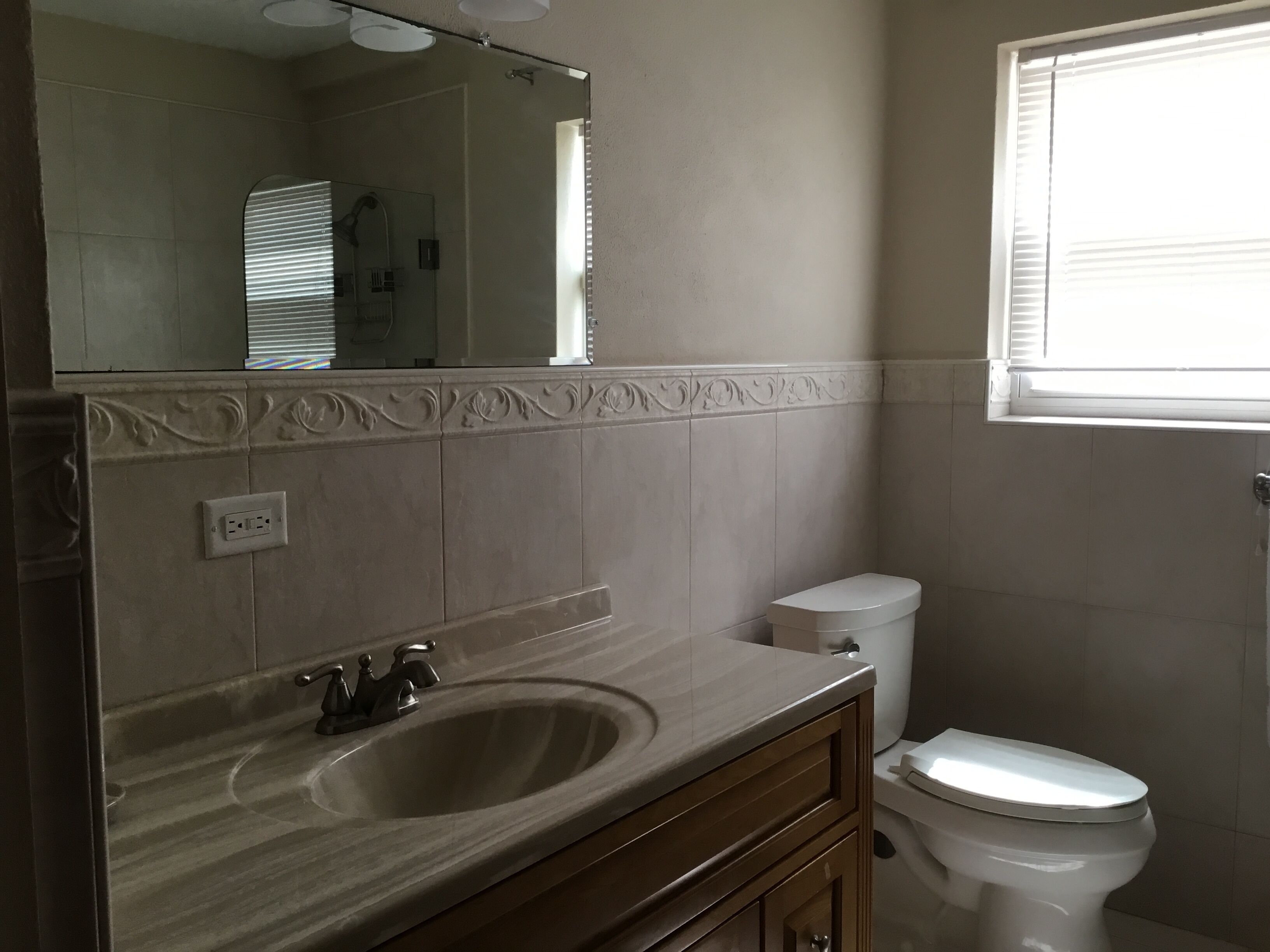 Een douche, gratis toiletartikelen, een haardroger, handdoeken