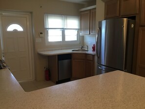 Traditional Apartment, 1 King Bed with Sofa bed, Valley View | Private kitchen | Fridge, microwave, oven, stovetop - Central Apartment (Devonshire Parish)