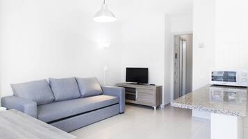 Studio, Bergblick | Wohnbereich | Flachbildfernseher