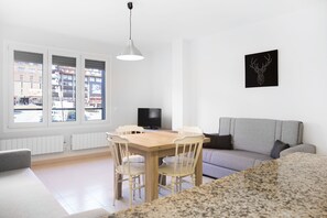 Family Studio, Mountain View | Living area