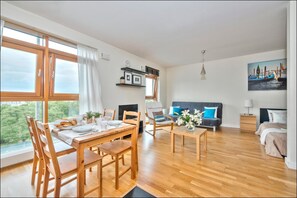Economy Apartment | Living area | Flat-screen TV - P&O Apartments Slominskiego 7 (Warsaw)
