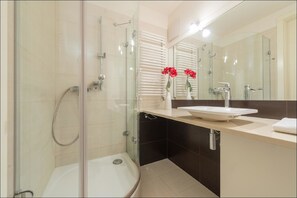 Standard Apartment, 1 Double Bed with Sofa bed | Bathroom - P&O Apartments Slominskiego 7 (Warsaw)