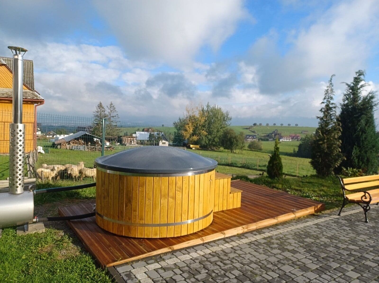 Outdoor spa tub