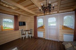 Chalet, Meerdere bedden | Geluiddichte muren, een strijkplank/strijkijzer, gratis wifi, beddengoed