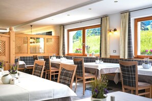Free daily buffet breakfast - Hotel Bel Vert (Selva di Val Gardena)
