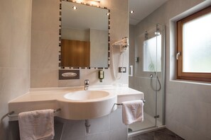 Comfort Double Room, Balcony, Mountain View | Bathroom | Shower, slippers, towels, soap - Hotel Bel Vert (Selva di Val Gardena)