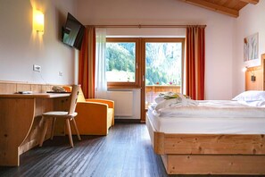 Chambre Double Confort, balcon, vue montagne | Vue de la chambre