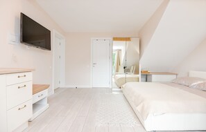 Departamento Deluxe, balcón, vista al lago | 1 habitación, ropa de cama de alta calidad y escritorio 