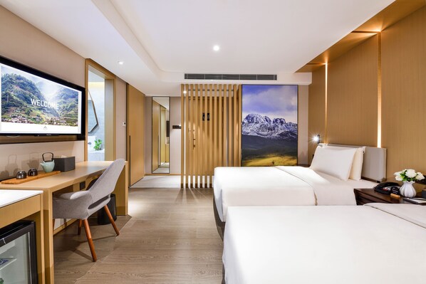 A modern hotel room with a large bed, a desk, and a TV displaying a welcome message. - Atour Hotel Hongpailou Chengdu (Chengdu)