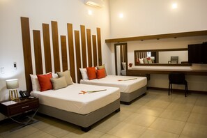 Exclusive Room, 2 Double Beds, Non Smoking, Pool View - Colina De Montalva - Hotel (Cacatachi)