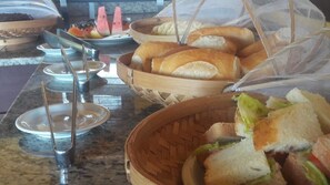 吃到飽自助式早餐