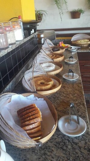 Free daily buffet breakfast - Pousada Funny (Morro de Sao Paulo)