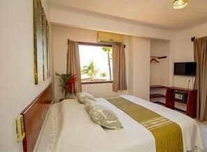 Minibar, blackout curtains, free WiFi, bed sheets - Pousada Funny (Morro de Sao Paulo)