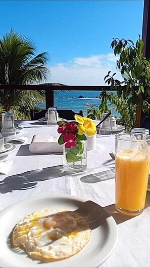 Outdoor dining - Pousada Funny (Morro de Sao Paulo)