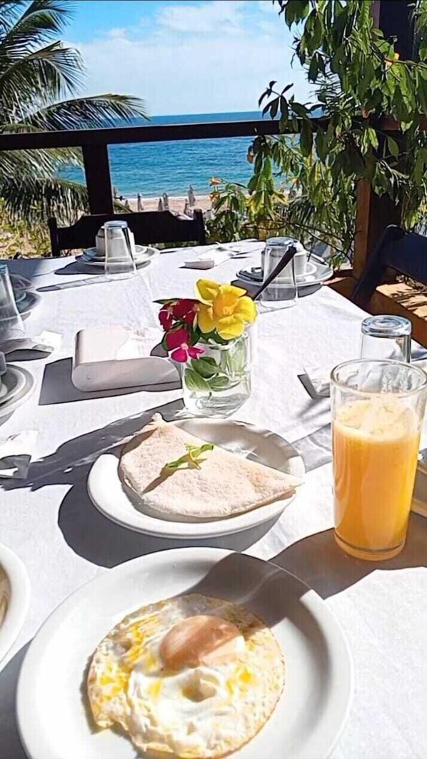 Outdoor dining - Pousada Funny (Morro de Sao Paulo)