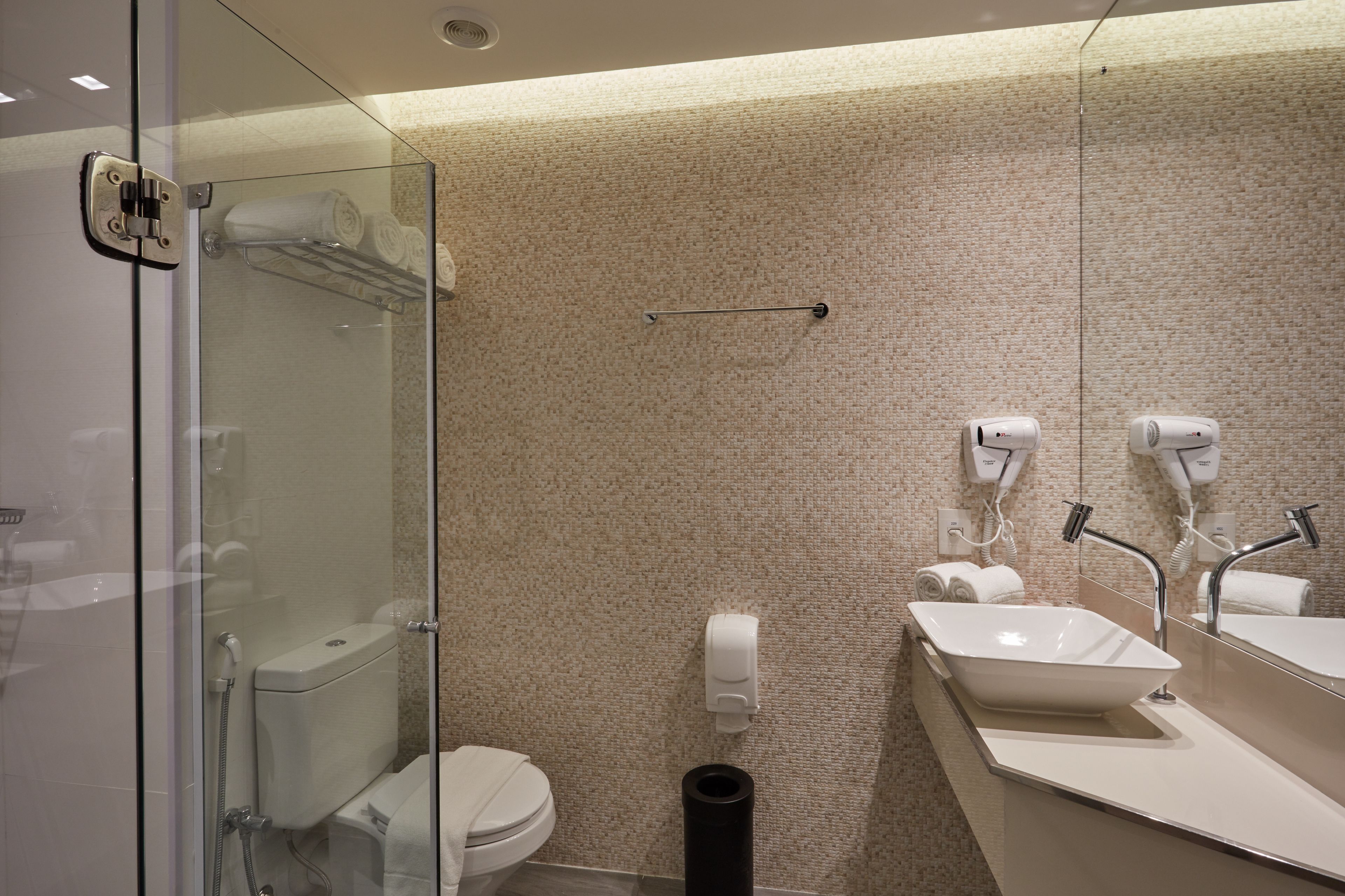 shower, free toiletries, hair dryer