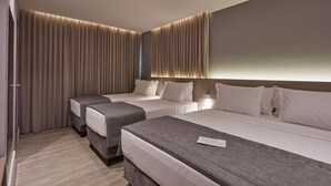 A modern hotel room with two single beds, a large mirror, and a wooden floor. - Flix Hotel (Maceió)