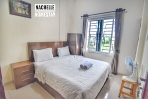 Standard Room, 1 Queen Bed, Private Bathroom, Mountain View | Rollaway beds, bed sheets - Berastagi Nachelle Homestay (Berastagi)
