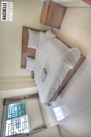 Superior Room, 1 King Bed, Private Bathroom | Rollaway beds, bed sheets - Berastagi Nachelle Homestay (Berastagi)