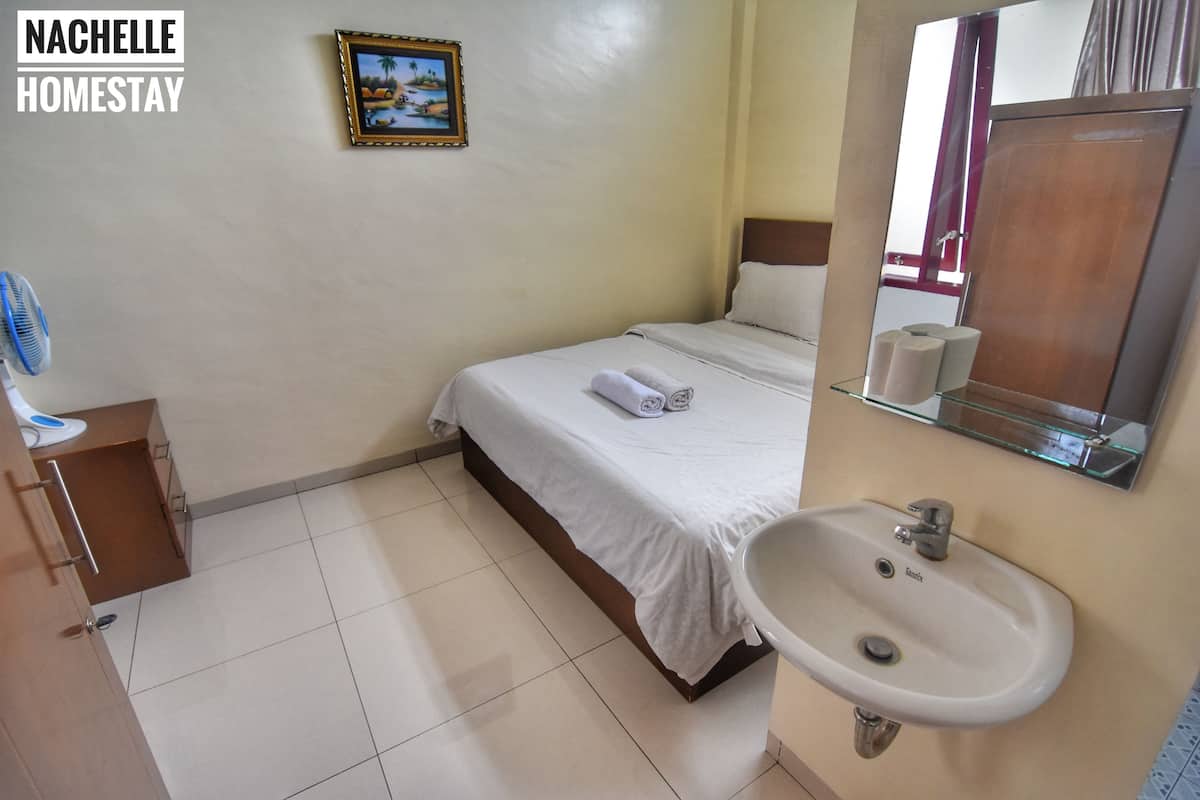 Standard Room, 1 Queen Bed, Private Bathroom