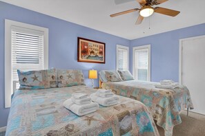 3 habitaciones, tabla de planchar con plancha, internet y ropa de cama 