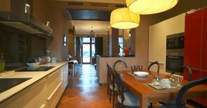 Dining tables - Big house near the park (Dniprovs'kyi district)