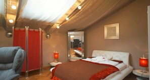 3 bedrooms - Big house near the park (Dniprovs'kyi district)