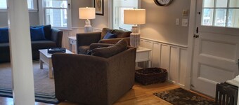 Craftsman's Charm -- Short walk everywhere - Great Fall and Spring Rates