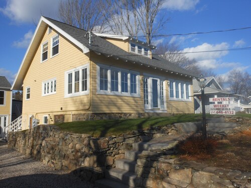 Craftsman's Charm -- Short walk everywhere - Great Fall and Spring Rates