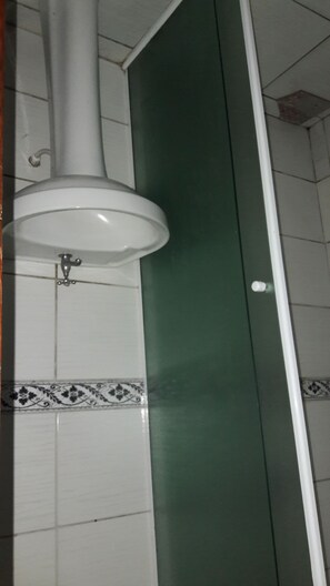 Shower - Apartments available for New Year's Eve. (Centro)