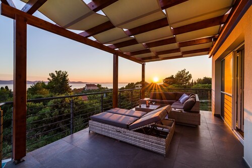 Fabulous sunset view villa Rampada