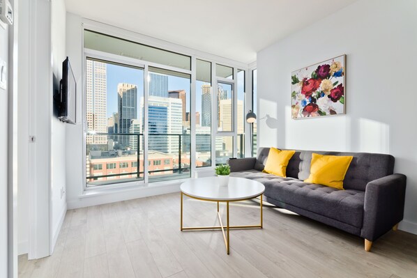 独特套房, 1 间卧室, 无烟房 | 起居区 | 42-英寸液晶电视（配备数码频道）、电视、Netflix