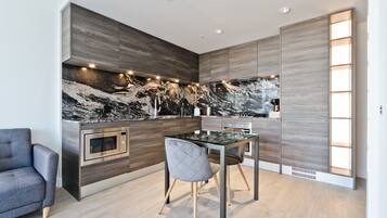 Exclusive Suite, 1 Bedroom, Non Smoking | In-room dining